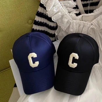 Новата модерна бейзболна шапка с букви за мъже и жени, Регулируем памучен бейзболна шапка с тъмно-синя буква C, пролетно-лятна бейзболна шапка за почивка от слънцето
