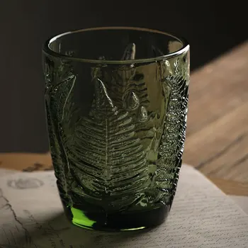 Увядшая ретро-релефна средновековна чаша за ресторант с висока естетическа стойност, модел под формата на листа, чаша за вода, зелен материал, дебели деси
